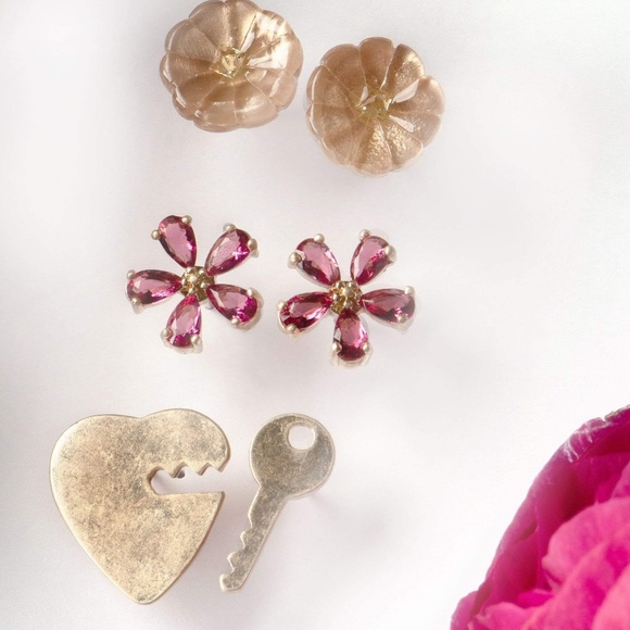 💕 GARDEN CHARM EARRING SET - Picture 2 of 2